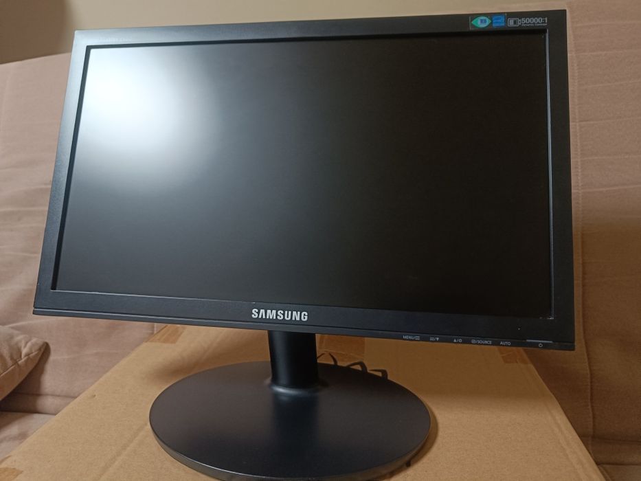 Monitor Samsung SyncMaster E1920 18,5 " 1366 x 768 px z kablem do HDMI