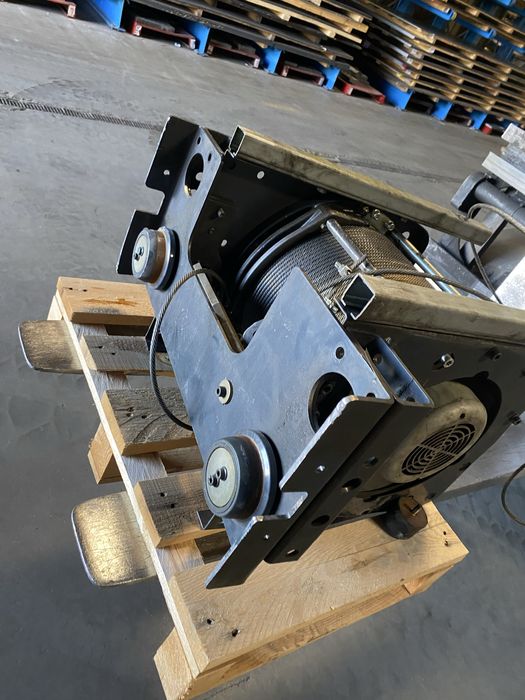 Sprzedam wciągarkę linową / mechanizm podnoszenia Konecranes 5T - komplet z bębnem, silnikiem i hamulcem