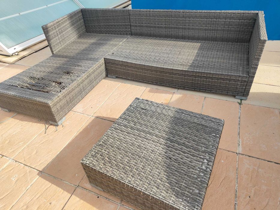 Sofá de Exterior em Rattan + Chaise + Mesa | Conjunto Completo