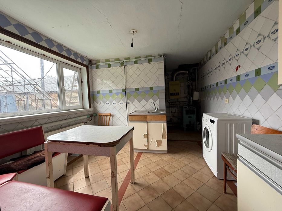 Продаж домоволодіння з двома будинками для великої родини в с. Вергуни