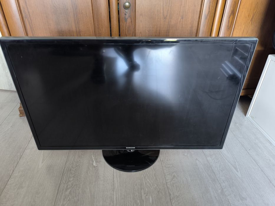 Telewizor Samsung UE32F4000AW uszkodzony.