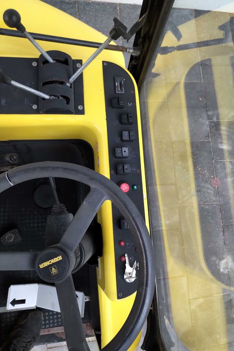 Zamiatarka Karcher KMR1550 diesel z kabiną