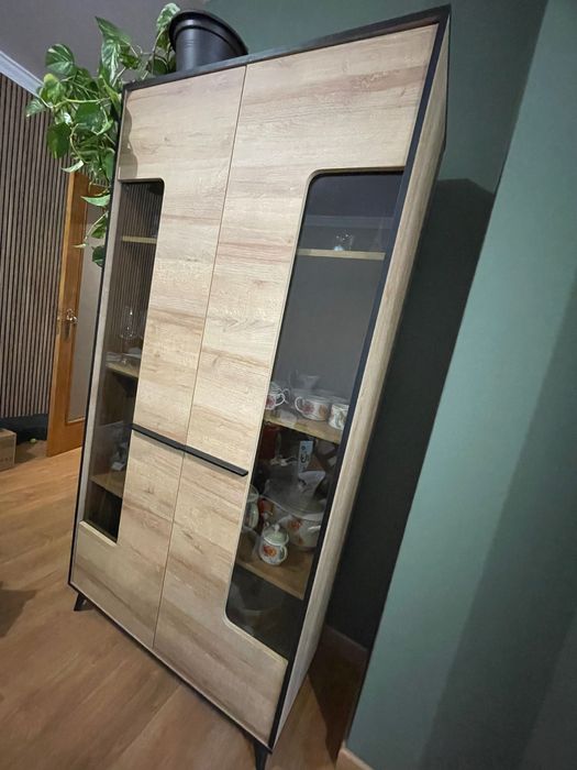 Vendo Vitrine Sala