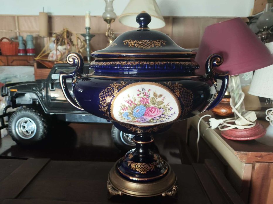 Sopeira decorativa em porcelana azul cobalto e dourada Vintage