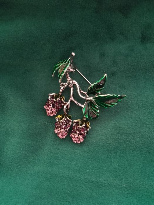 Broszka jeżyny vintage retro