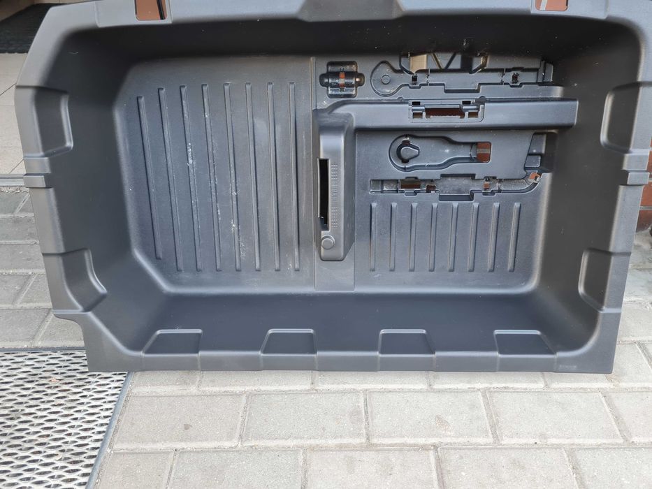 Wkład bagażnika NISSAN JUKE F15 2012