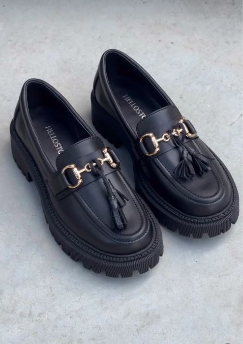 Чорні шкіряні лофери