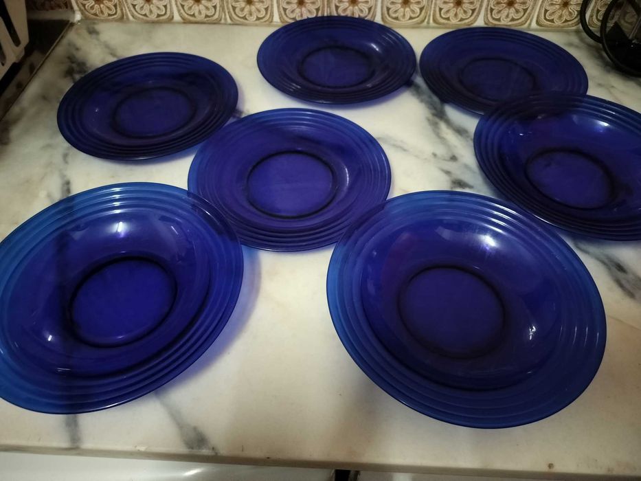 Conjunto de pratos azuis