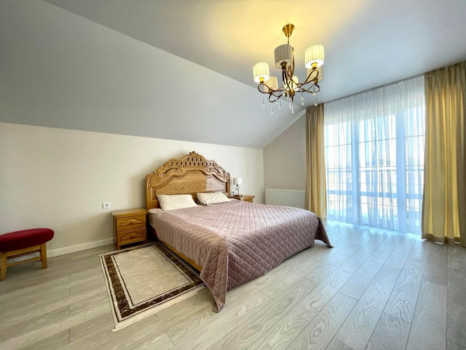 Продам будинок неподалік міського озера!