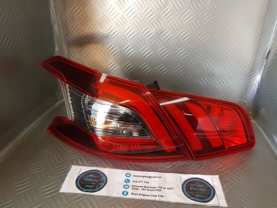 Farolim Farolins Peugeot 308 II direito e esquerdo modelo em carro