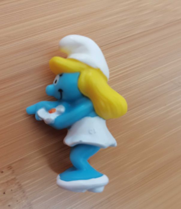 Фигурки киндер: серия Смурфики, Хеллоу китти, Минни-Маус: 2010 - 2014