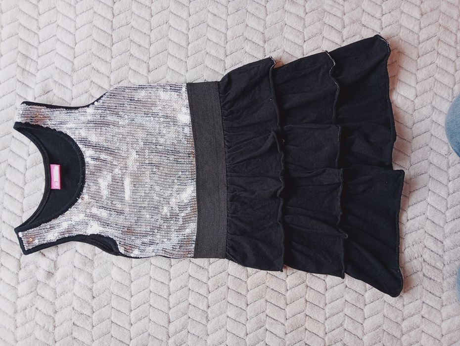 Czarna sukienka srebrna szara cekiny 7 lat sylwester dziewczęca 122