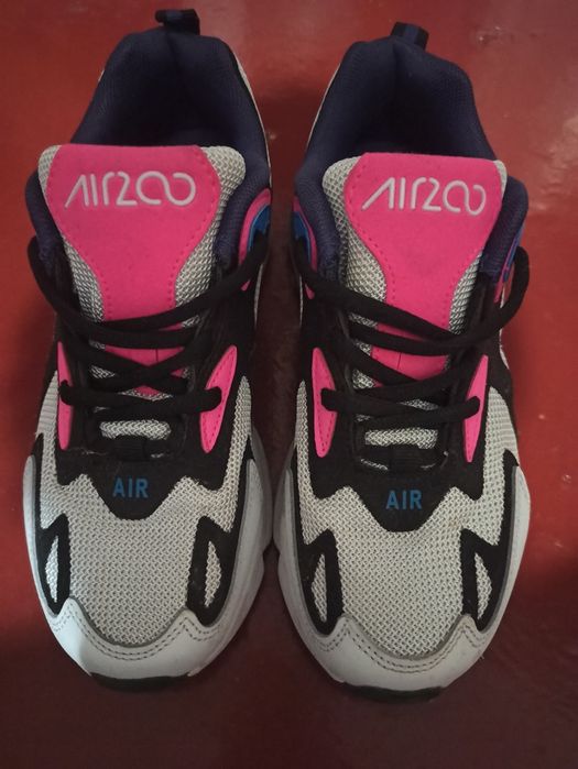 Продам кросівки AIR