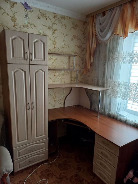 Столик зі шкафом комплект