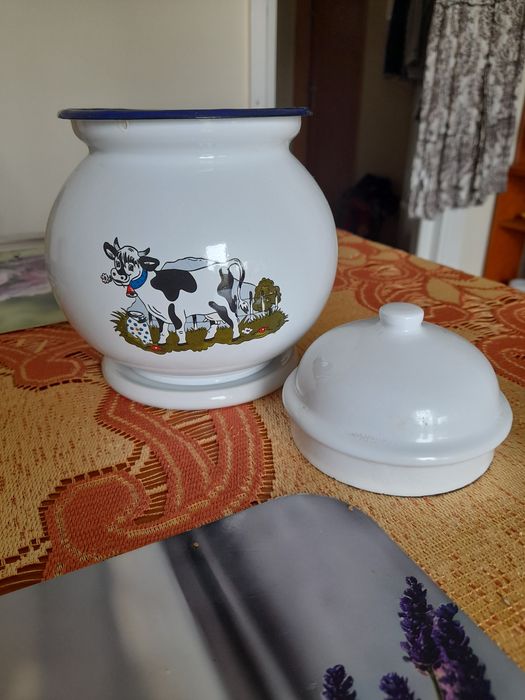 Kanka na mleko emaliowana.