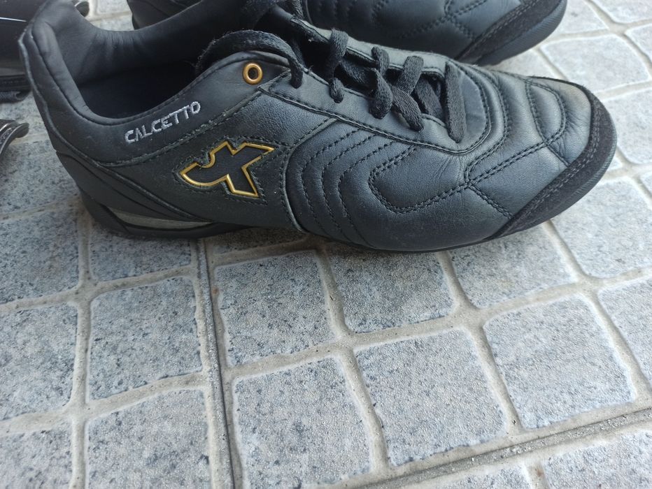 Sapatilhas futebol salão com caneleiras 39 como novas