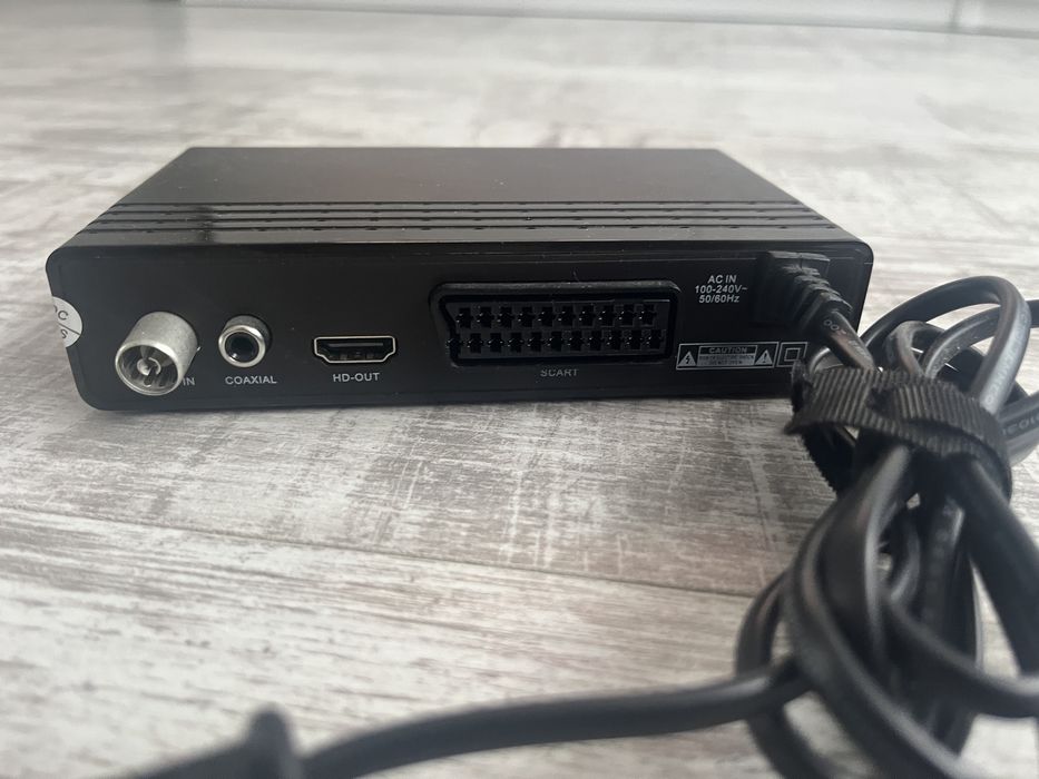 Tuner Dekoder DVB-T2 HEVC Kruger&Matz KM0550B | Full HD