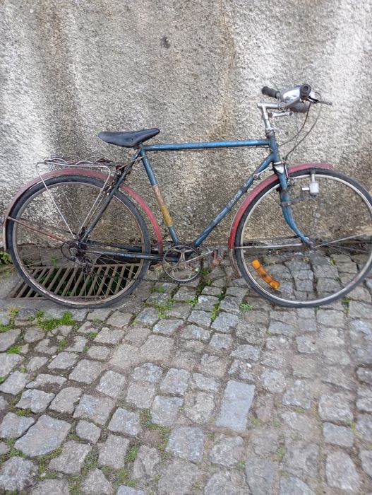 Vendo esta bicicleta muita bonita bom estado