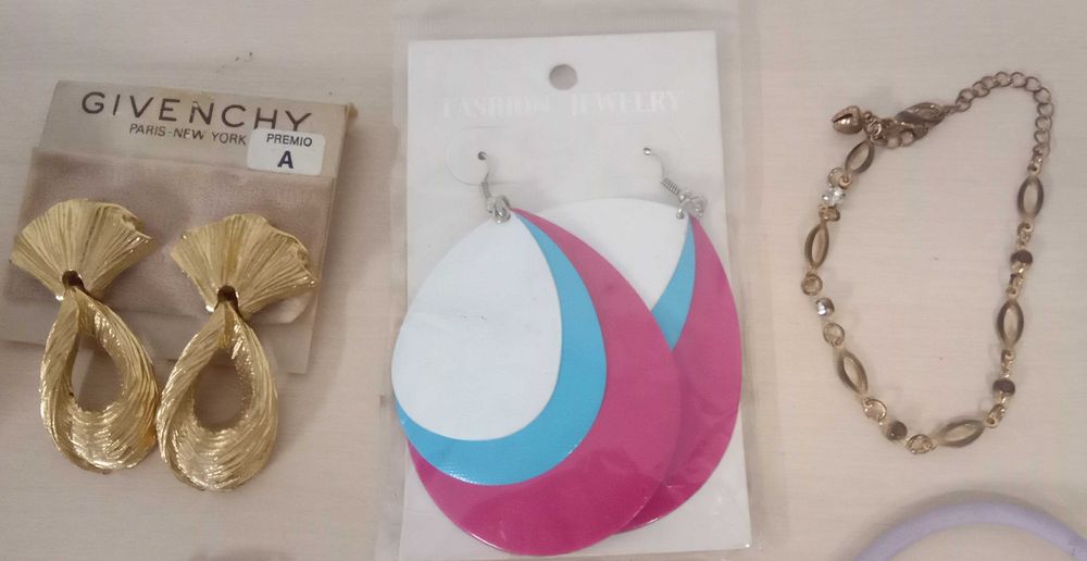 Fios, pulseiras e brincos, lote todo por 5€