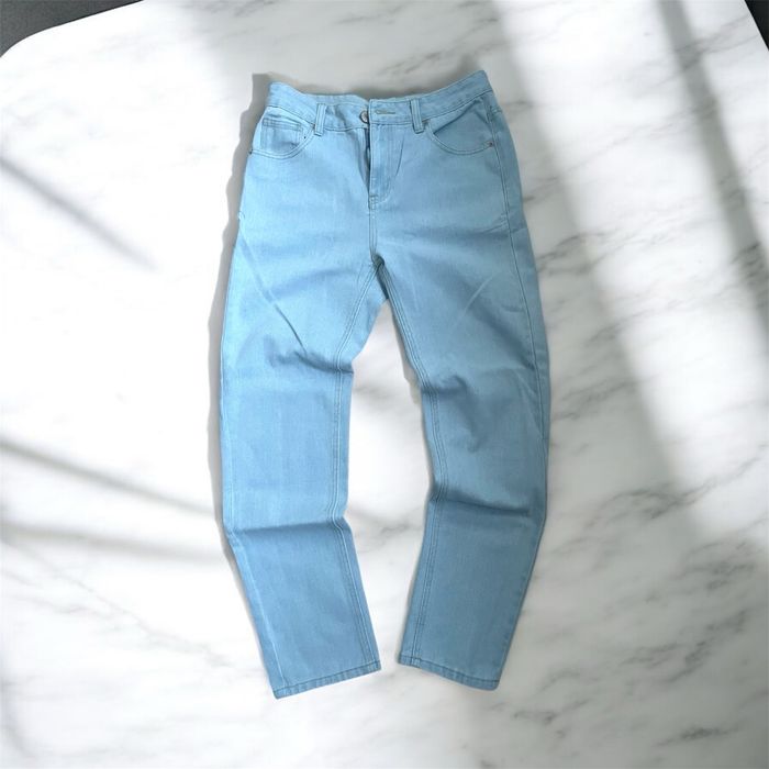 Niebieskie jeansy