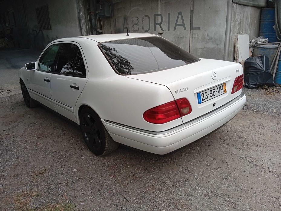 Mercedes E220 CDI 124 CV