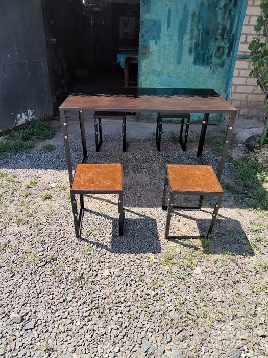 Продам комплект  стол+ табуреты