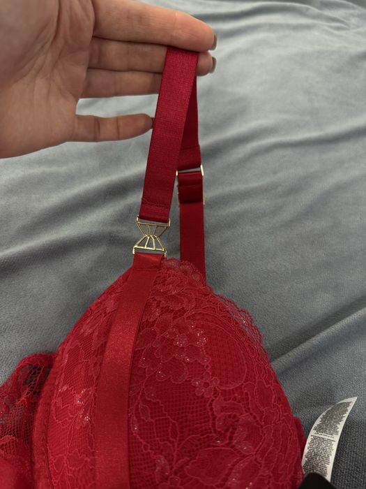 Комплект білизни, червоний бюст 85С, трусики М