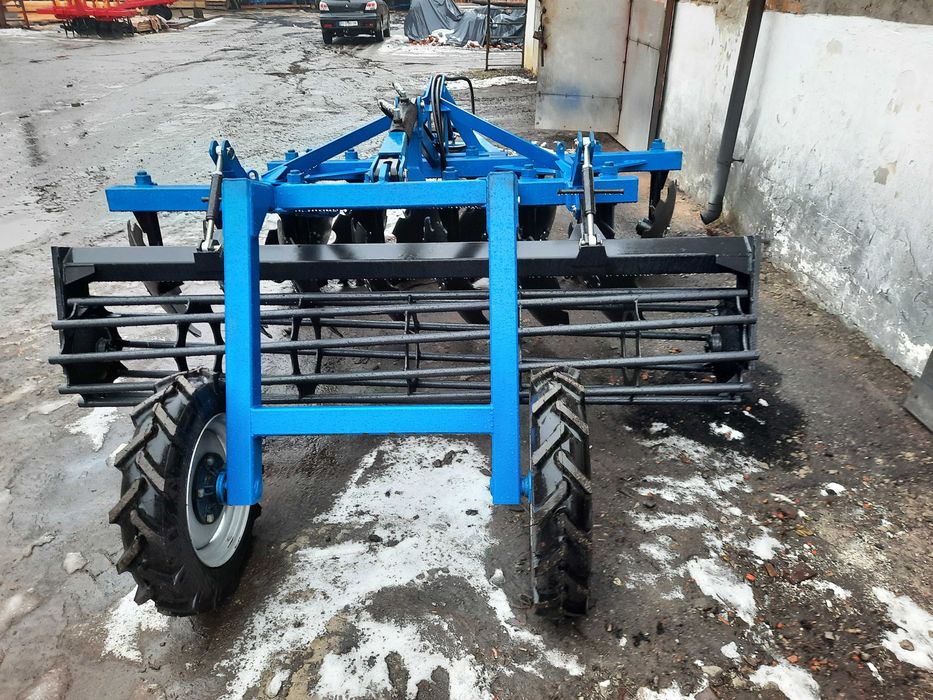 Культиватор причіпний КПГ-2,5 є навісний варіант. Борона дискова.