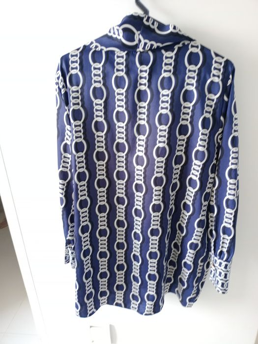 Vendo túnica em tom de azul e branco praticamente nova sem uso