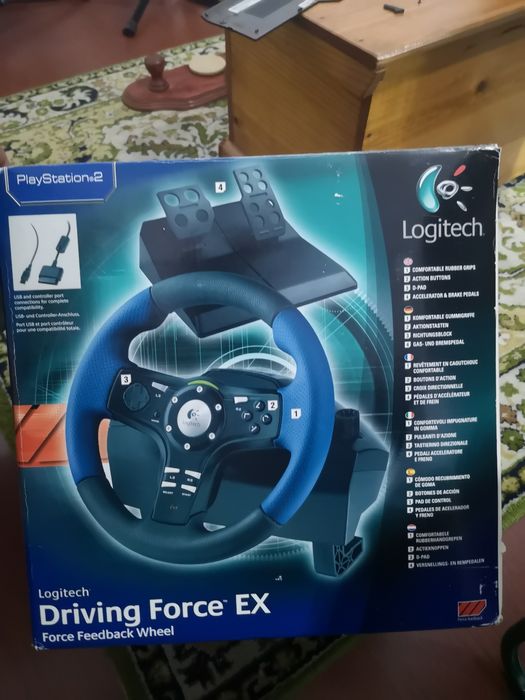 Conjunto - Volante e Pedais Logitech