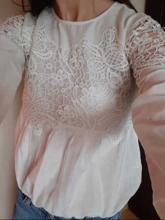 Bluzeczka damska z haftem marki Abercrombie z USA, nowa Xs