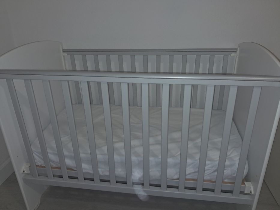 Berço- cama de grades