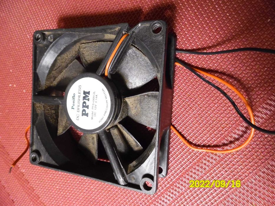 Sprzedam mini wentylatorek o wymiarach 80 X 80 mm