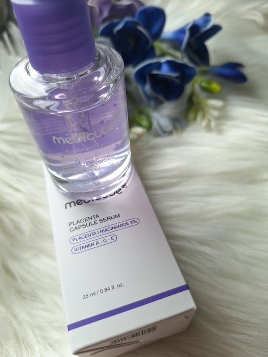 Medicube serum do twarzy z placentą,niacynamidem 3%  i witaminami A+C+
