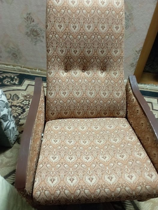 Крісло- качалка на колесах  для вітальні  2шт