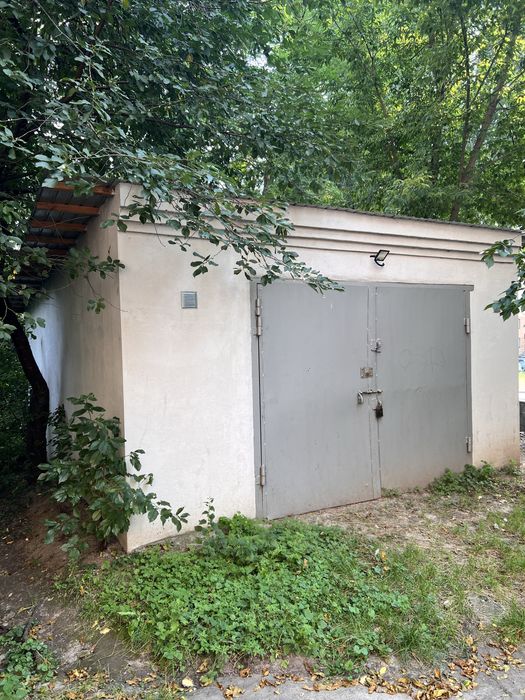 Гараж з зарядним для електро мобіля Соборна,3