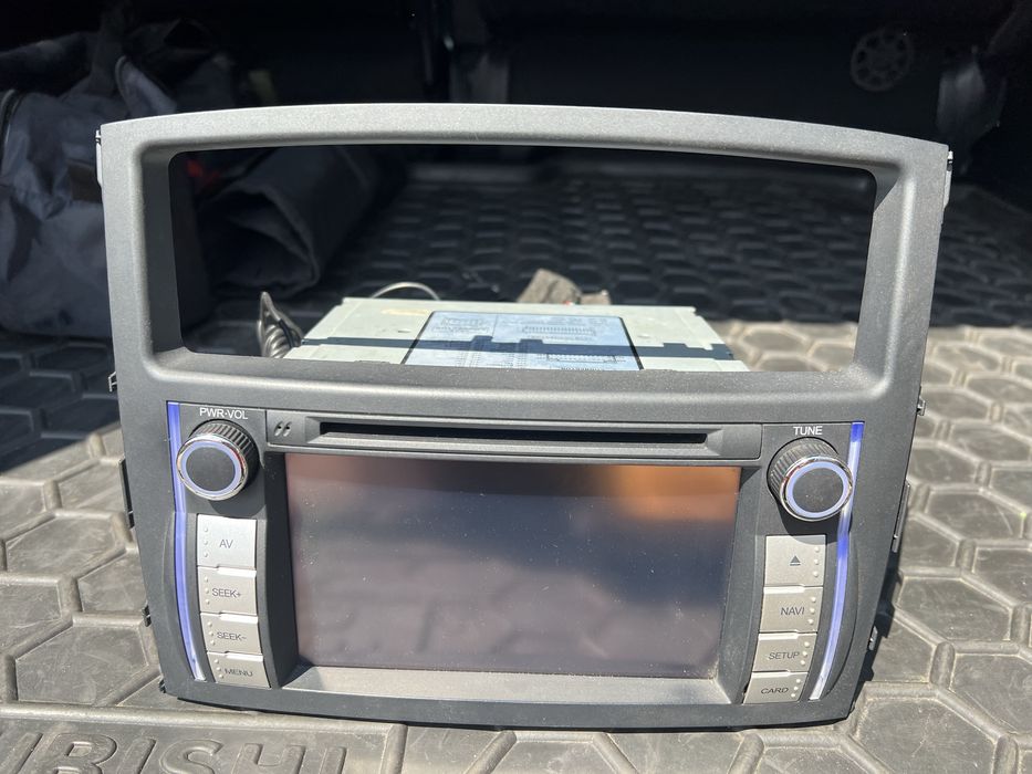 Штатна магнітола Mitsubishi Pajero Wagon 4