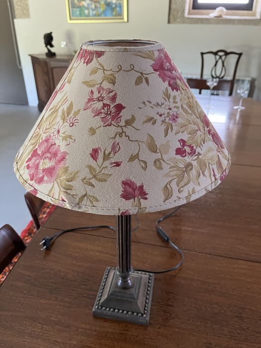 Candeeiro, ideal para quarto ou sala