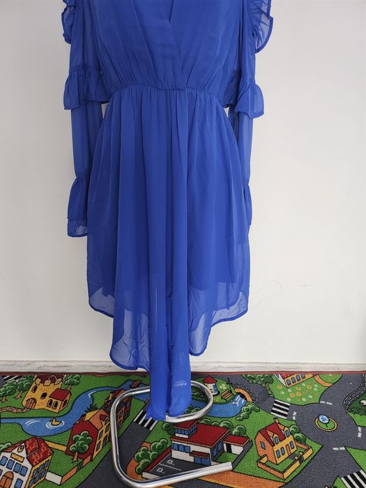 Chabrowa sukienka szyfon falbanki asymetryczna M NAKD