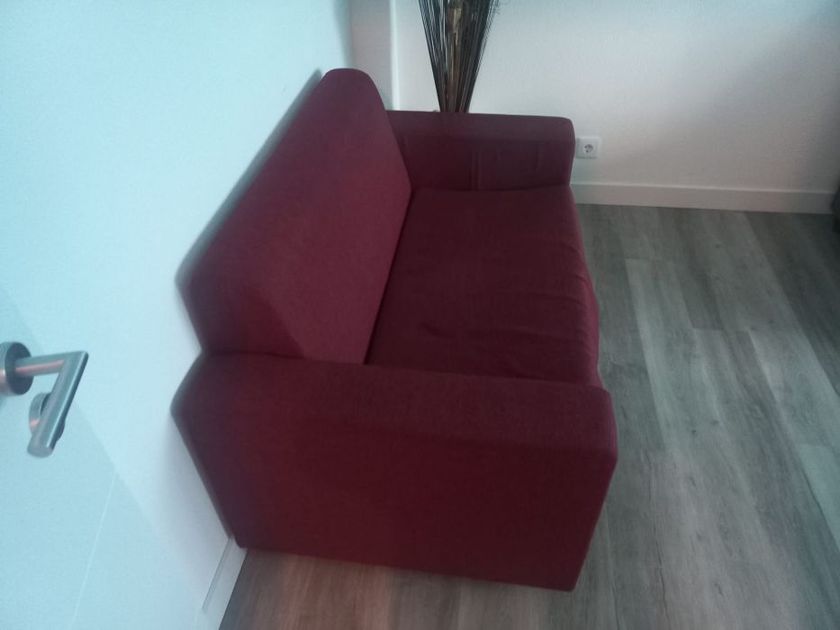Sofá Médio/pequeno cor de vinho