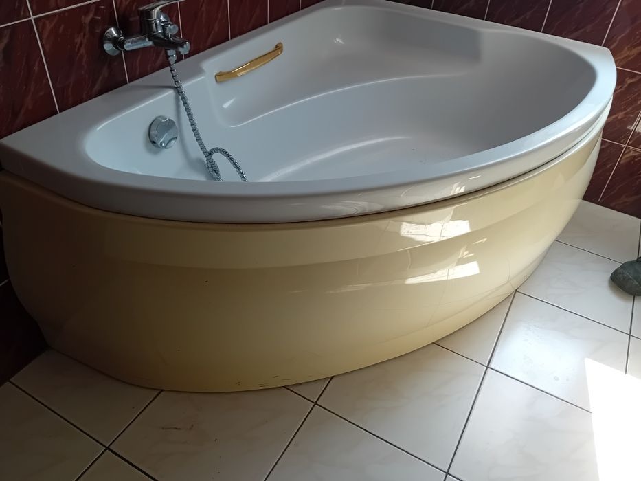 Wanna narożna akrylowa