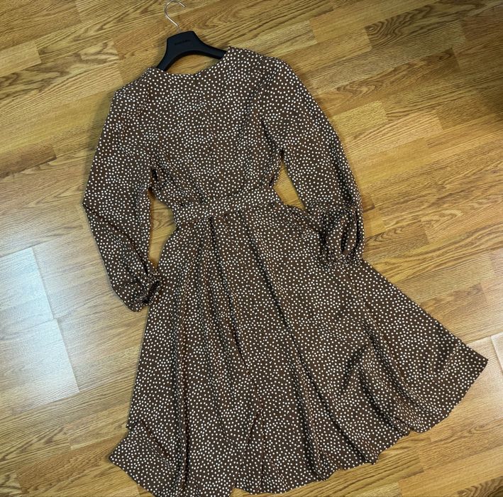 Нежное платье в горох