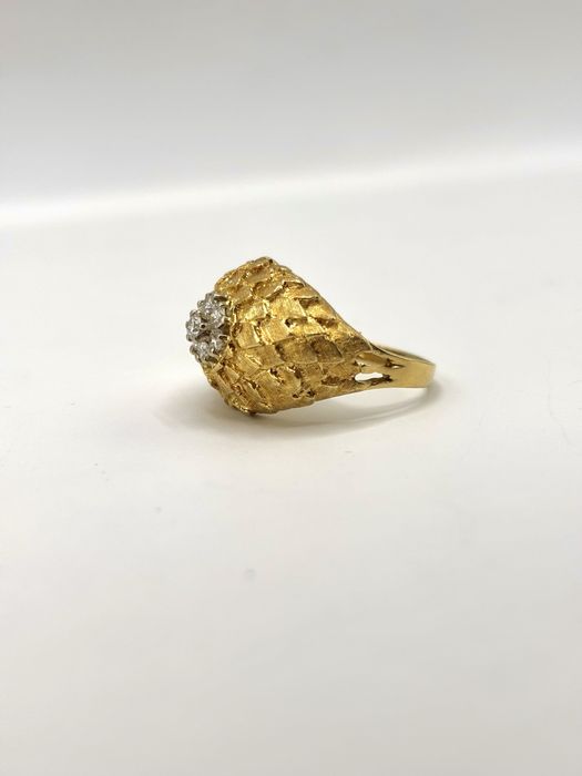 Pierścionek w 18k złocie z brylantami fantazyjny 0,20ct