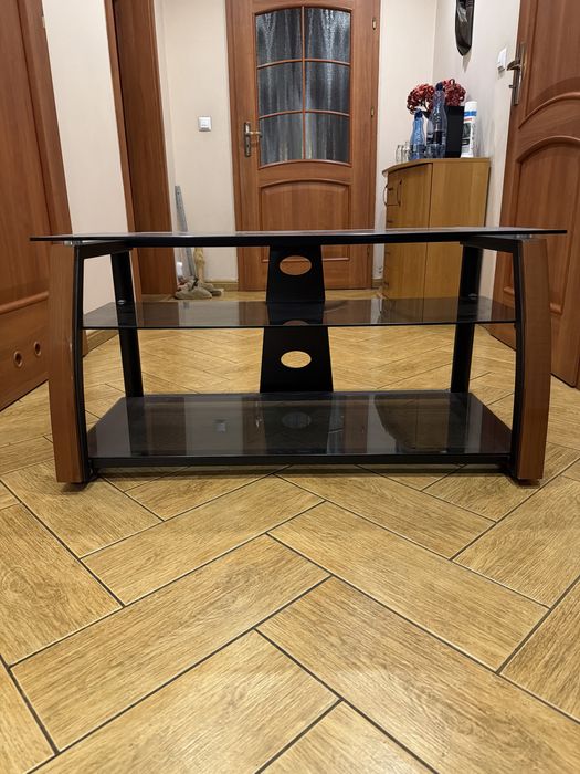 Szklana półka pod telewizor