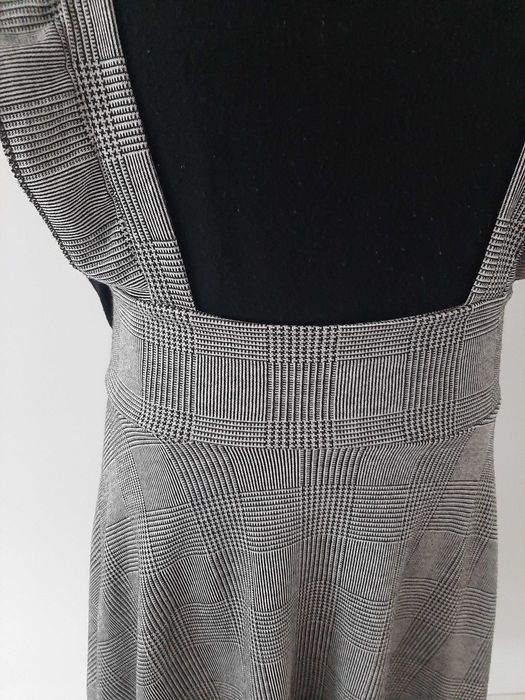 Saia com alças. Veste M/L. Nova