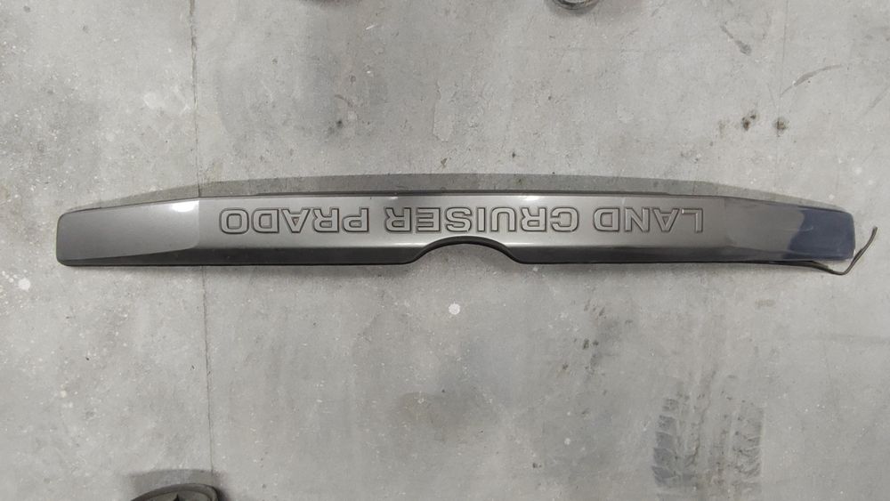 Накладка на крышку Land cruiser Prado 76810-60020: 1 300 грн