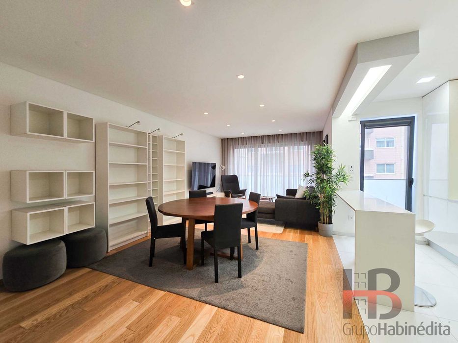 Apartamento T2+1, Garagem, Mobilado e Pronto a Habitar - Porto Centro