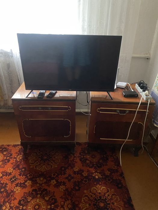 Продам  різні меблі. Шафа, тумби прикроватні, трюмо