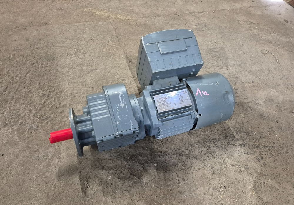 Motoreduktor kątowy SEW RF27 DV DTD2 EMC IF Z MSW CB0 RA2A 0.55kW NOWE