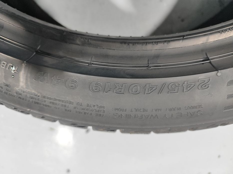 2 pneus semi novos 245-40R19 Bridgestone - Oferta dos Portes